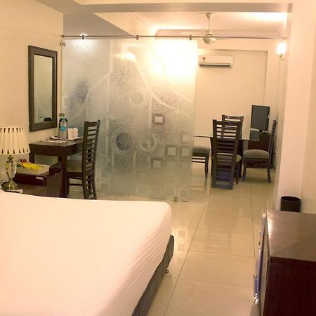 Hotel Bluestone Ghaziabad Eksteriør billede