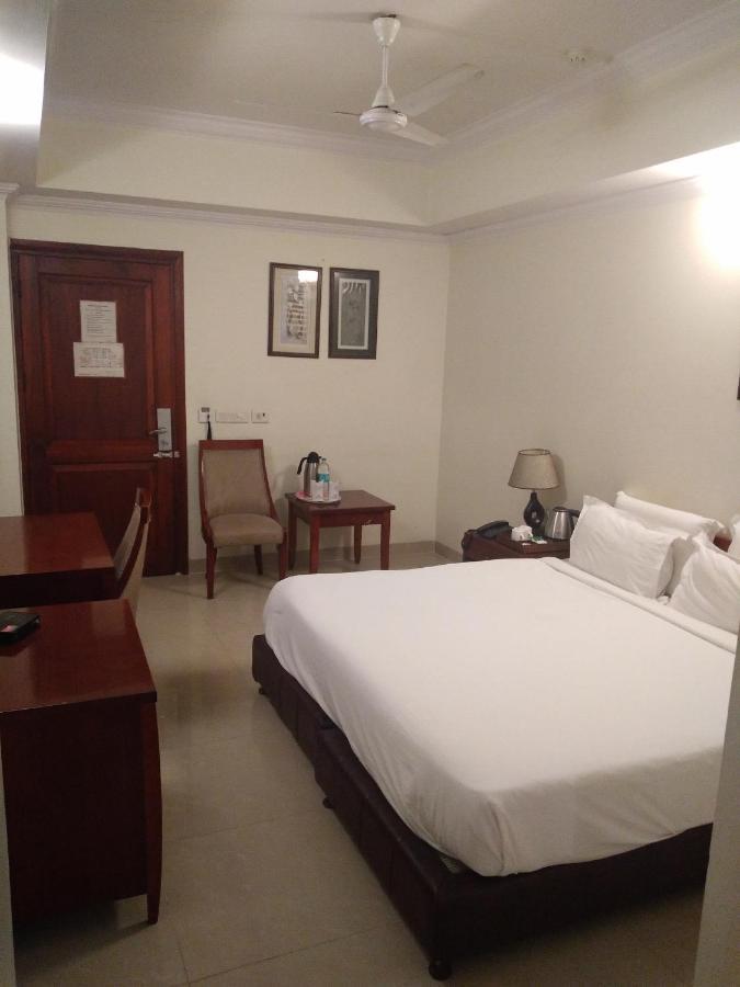 Hotel Bluestone Ghaziabad Eksteriør billede