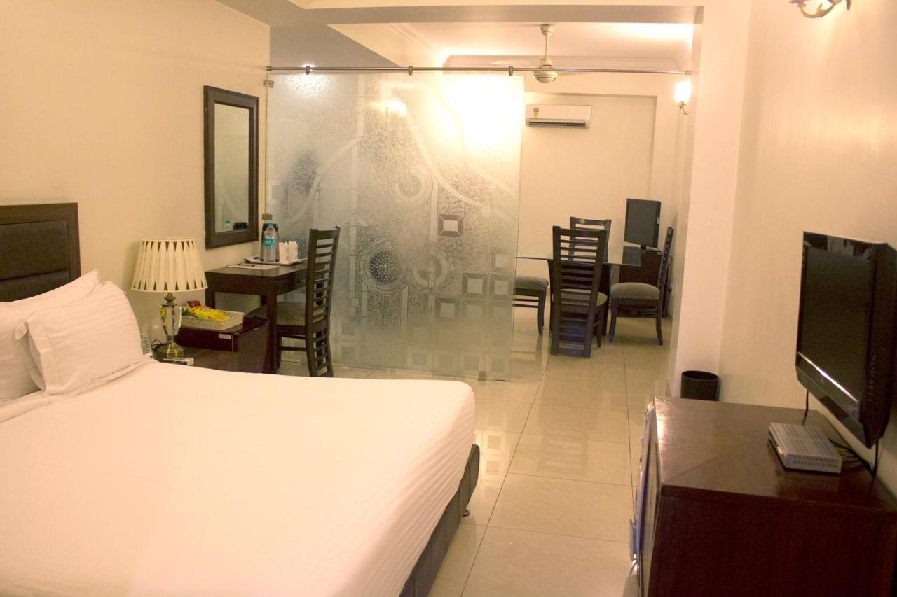Hotel Bluestone Ghaziabad Eksteriør billede